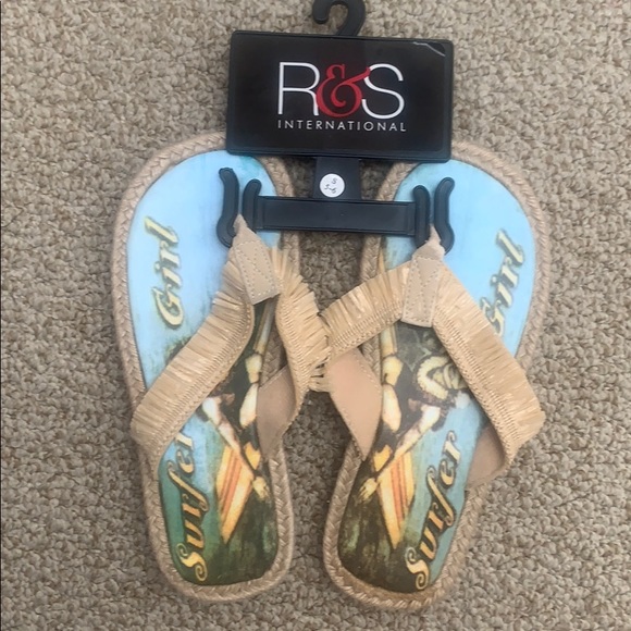 3/$15 NEW Surfer Girl Flip Flop Sandals Sz 5-6 - Picture 1 of 3